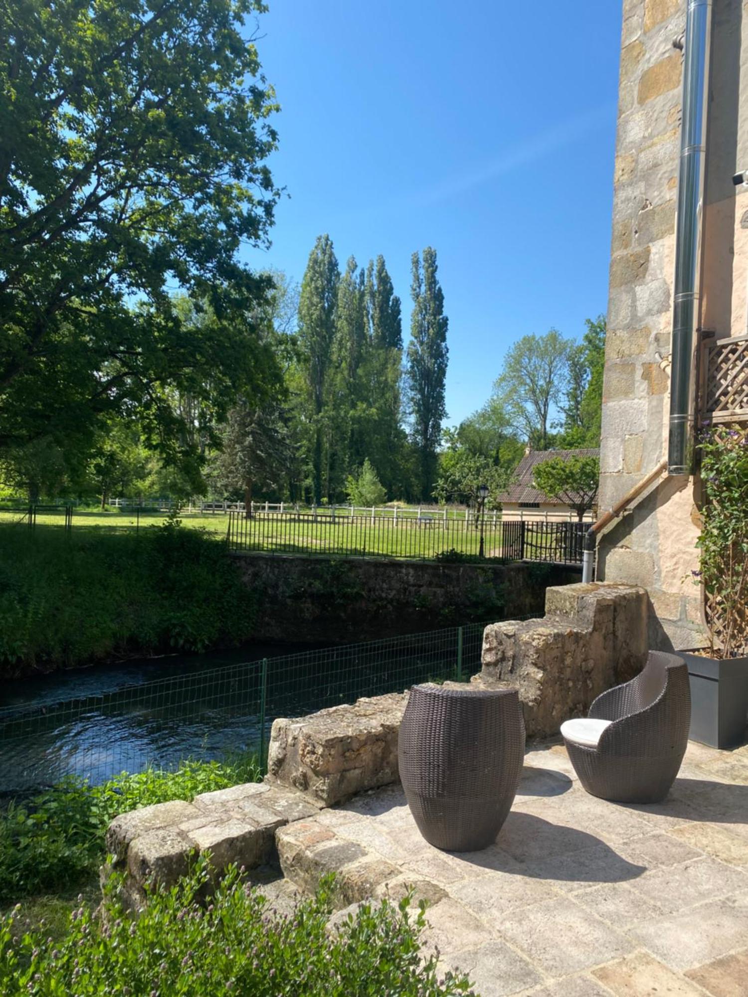 Le Moulin Bleu Bed and Breakfast Saint Cyr-sous-Dourdan Eksteriør billede